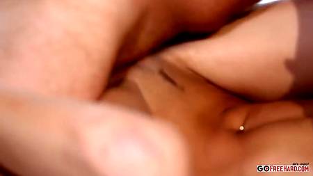 Худенькая брюнетка испытала не один оргазм во время красивого секса