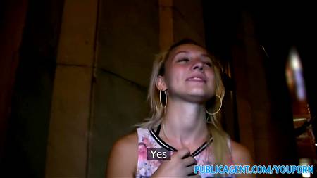 Мужчина накормил блондинку добротной порцией спермы