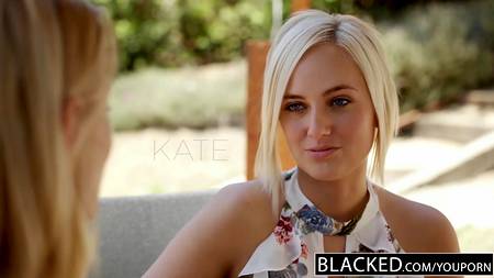 Две горячие блондинки дождались с душа чернокожего жеребца