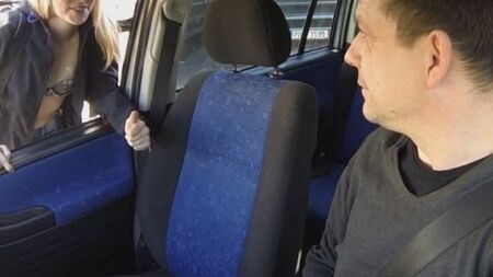 Симпатичная  проститутка обслужила очередного клиента