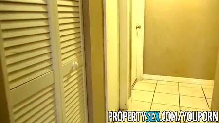 Насадил блондинку на член в новенькой квартире