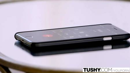 Блондинка рассчиталась своими дырками за долги мужа