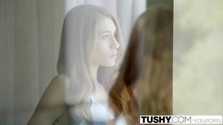 Отчим трахнул в очко милую девушку