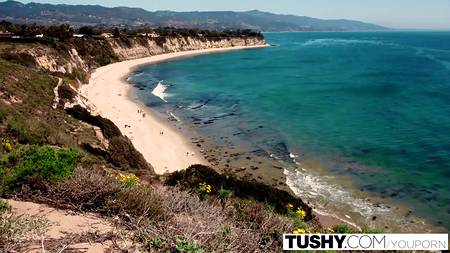 Смуглая девица изменила парню с двумя мужиками