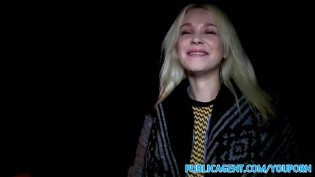 Блондинка заработала телом кругленькую сумму