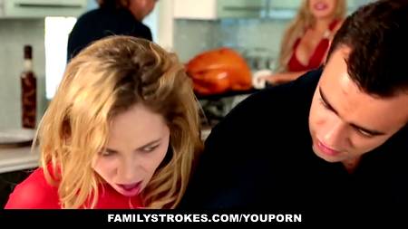 Блондинка скачет на члене своего любимого