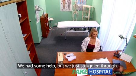 Врач воспользовался узким влагалищем симпатичной медсестры