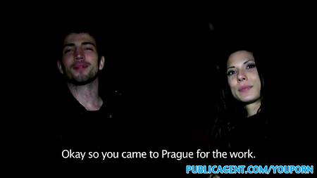 Брюнетка приятно заработала деньжат своим телом