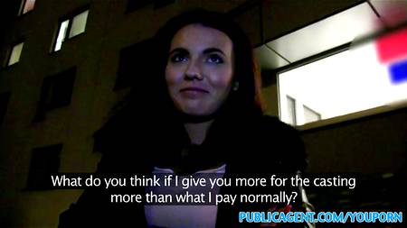 Жеребец помог девушке приятно заработать денег