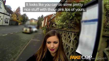 Полицейский трахнул симпатичную правонарушительницу