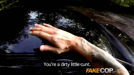 Полицейский раскрутил рыженькую нарушительницу на интим