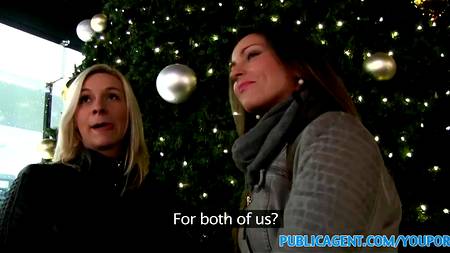 Удачное знакомство парня с двумя красавицами