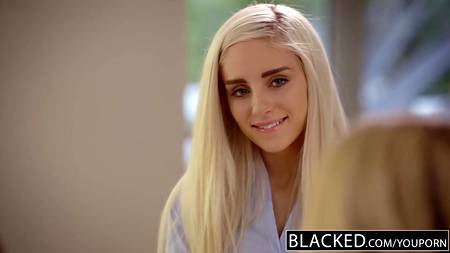 Начальница попросила сотрудницу помочь сделать приятно важному клиенту