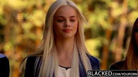 Черные мужики охотно согласились удовлетворить белых девиц