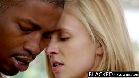 Черные мужики охотно согласились удовлетворить белых девиц