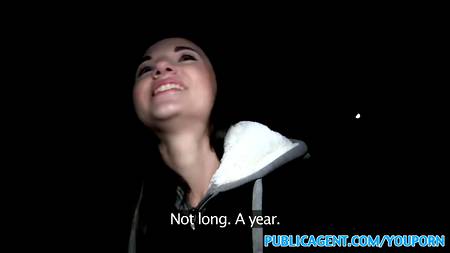 Брюнетка с удовольствием заработала круглую сумму деньжат