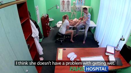 Красивая пара трахнулась на приеме у врача