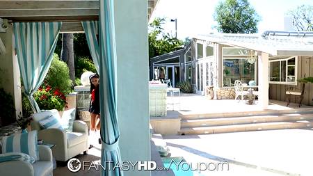 Молоденькая девушка отдалась мускулистому соседу