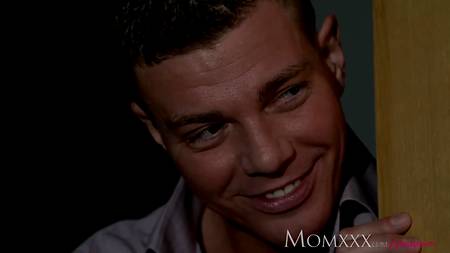 Кавалер кончил на большую попку своей партнерши