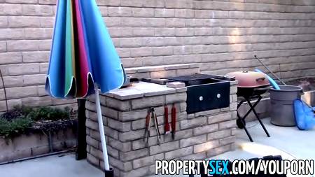 Паренек снимает на камеру как ебет симпатичную подругу