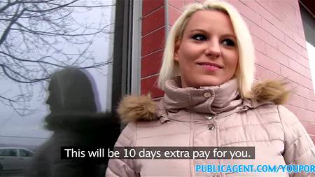 Трахнул в подъезде хорошенькую блондинку