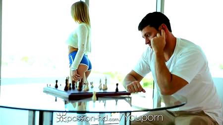 Стройная блондинка с легкостью возбудила любимого мужчину