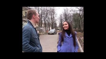 Удачное знакомство с брюнеткой в парке