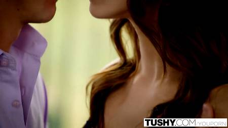 Первый анальный опыт молодой студентки