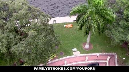 Шикарная блондинка не против спонтанных отношений