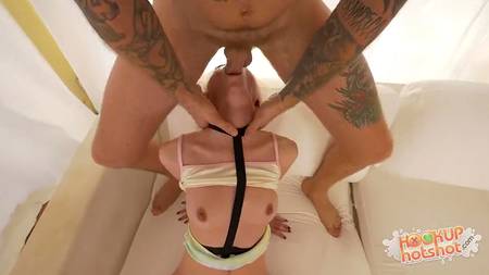 Блондинка захотела испытать все прелести жесткой ебли