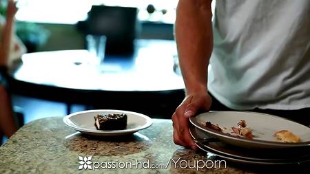 Удовлетворил своих подруг после вкусного обеда