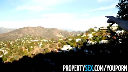 Рыженькая бестия не устояла перед настойчивостью парня