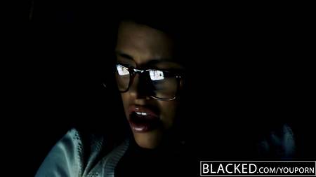 Три чернокожих любовника радуют роскошную брюнетку