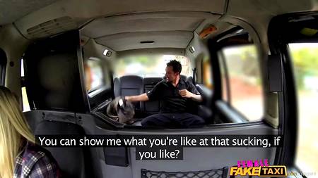 Парень удачно словил автомобиль такси