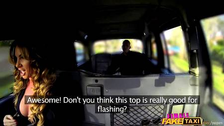 Пассажир отымел таксистку в ее рабочем автомобиле