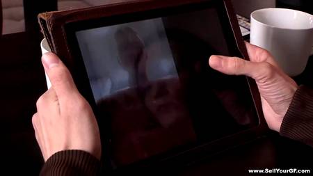 Сексапильная сучка любит трахаться когда за этим наблюдают со стороны