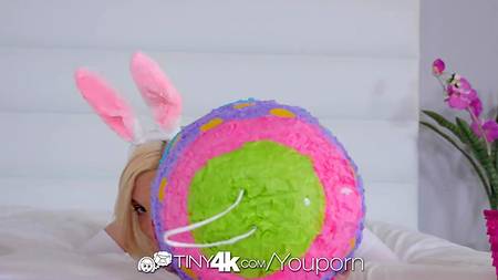 Блондинка в костюме зайки красиво отдалась любимому мужчине