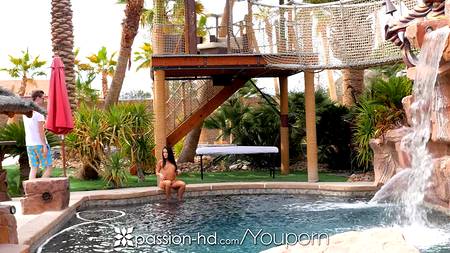 Сногсшибательная Megan Rain умеет сделать приятно мужчине