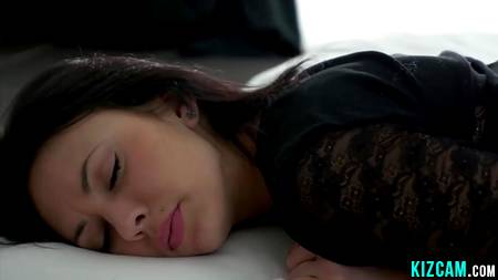 Парень распечатал попку свой подруги