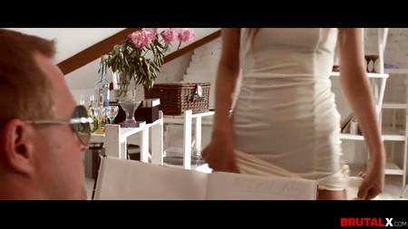 Порно агент жестко трахнул во все дырки молоденькую деваху