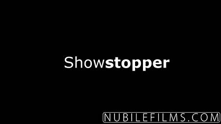 Нежно присунул обладательнице классных натуральных сисек