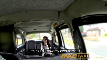 Таксист ебет в задницу симпатичную пассажирку