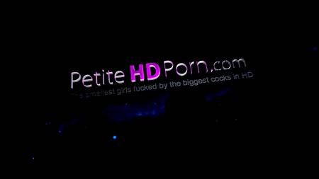 Худенькая девушка сладко стонет на хую у симпатичного парня