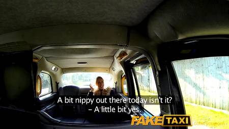 Таксист трахает в попку грудастую блондинку