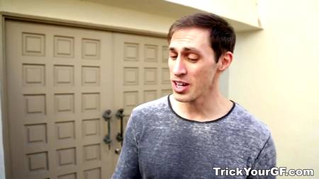 Русский паренек разнообразил интимную жизнь подруги