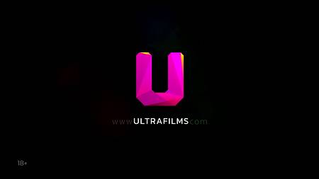 Красивый секс втроем с обворожительными молодыми девушками