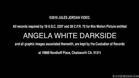 Крепкие мужики трахают в глотку сисятую сучку в латексном костюме