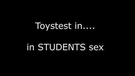 Чувак снял на скрытую камеру  как трахнул дома худенькую шлюшку