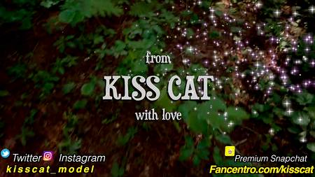 Красотка Kiss Cat отдалась парню в лесу и получила в рот вкусный камшот