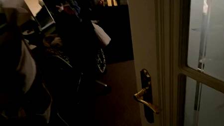 Жеребец пялит сзади сногсшибательную сучку с большой жопой